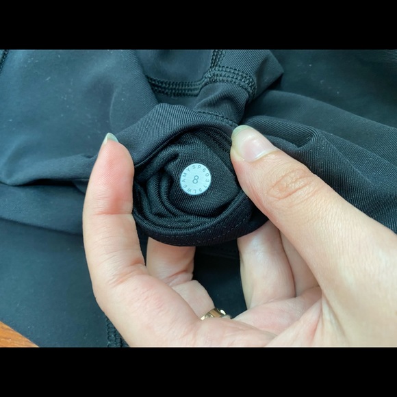 BLACK LULULEMON LEGGINGS - Picture 3 of 3